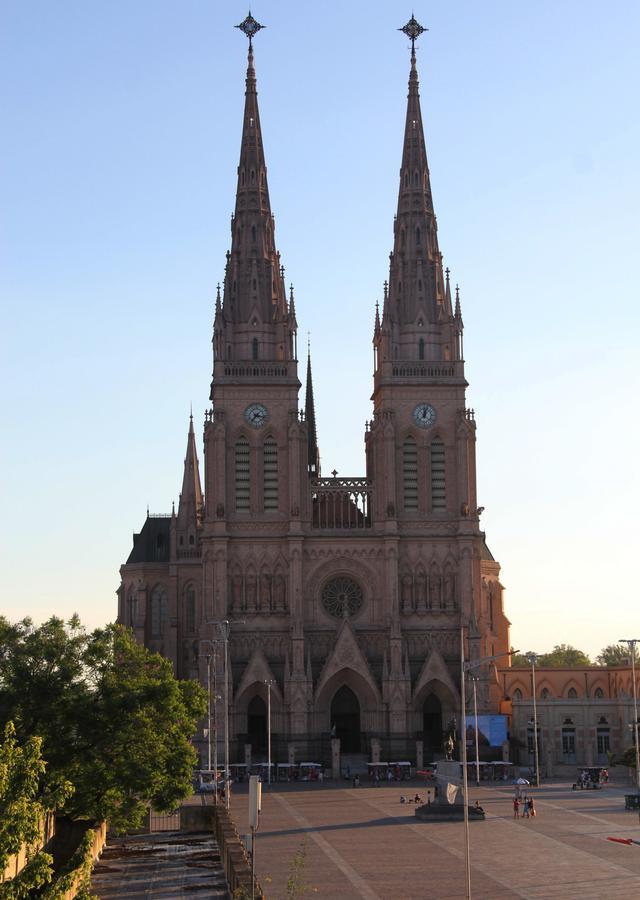 Real Hotel Lujan Zewnętrze zdjęcie